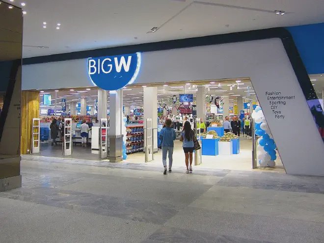 Big W 的藍色顯著標誌。